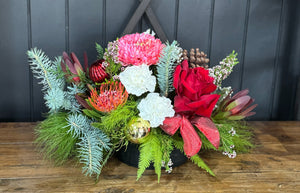 Christmas Cheer Table Arrangement